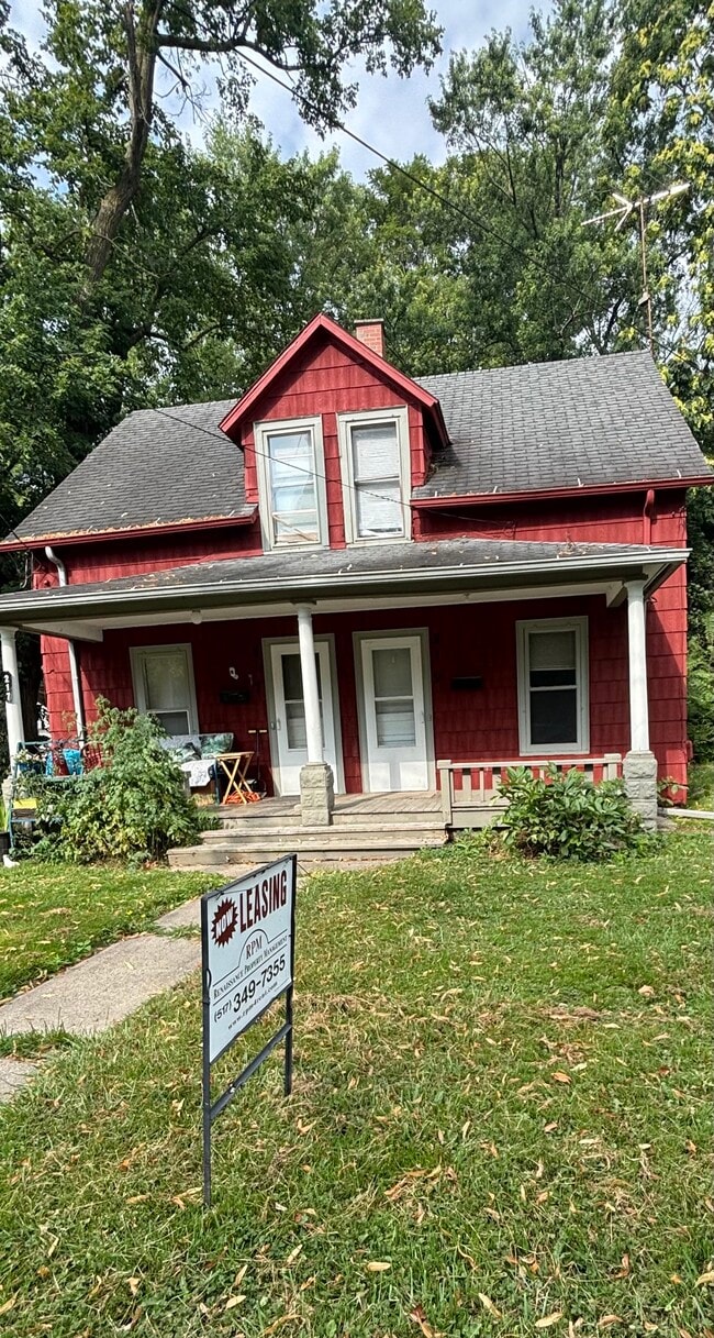 219 N Magnolia Ave in Lansing, MI - Foto de edificio - Building Photo