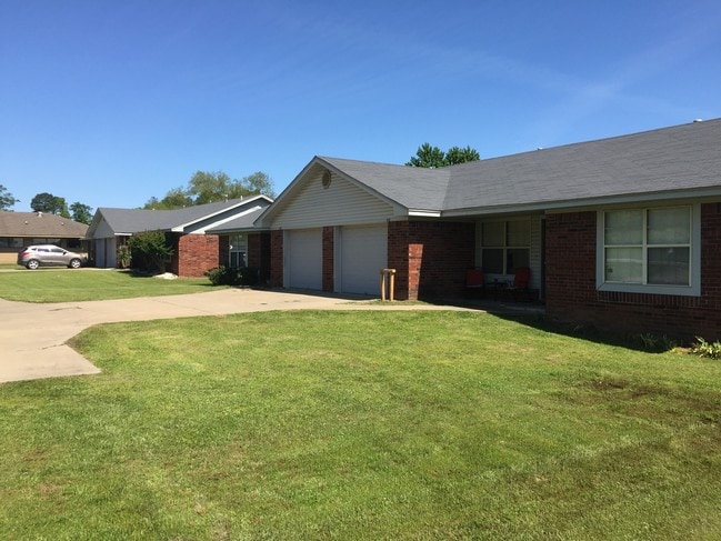 1132 W Center St in Greenwood, AR - Foto de edificio - Building Photo