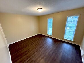 5300 Pipers Gap Dr in Memphis, TN - Building Photo - Building Photo