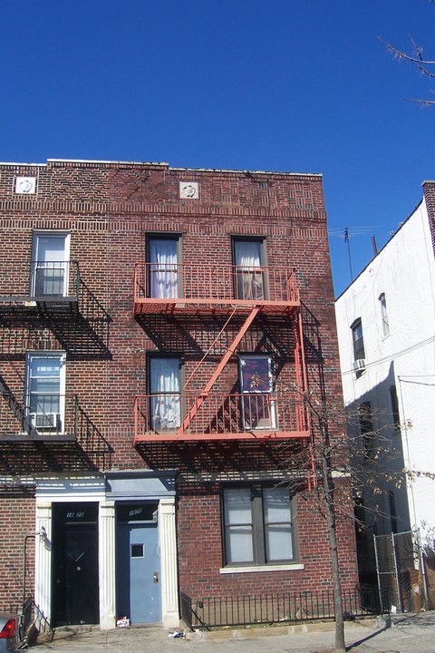 18-79 Troutman St in Flushing, NY - Building Photo