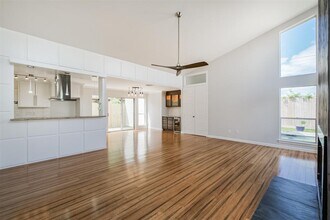 1326 Forest Home Dr in Houston, TX - Building Photo - Building Photo