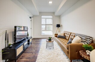 132 Woolwich St in Kitchener, ON - Building Photo