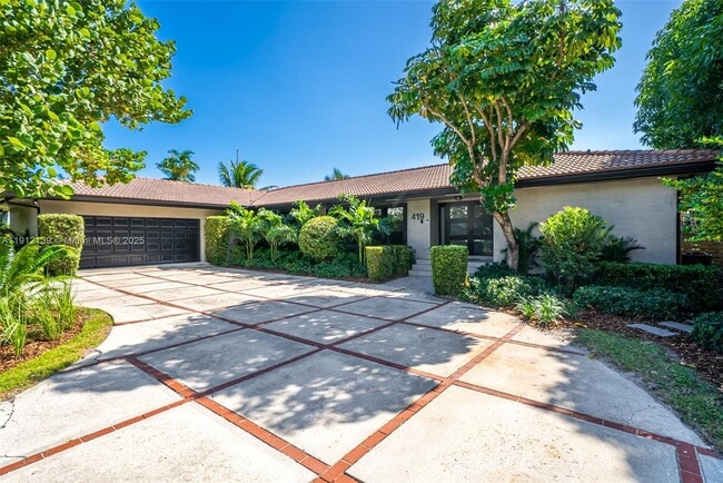 419 Alamanda Dr in Hallandale Beach, FL - Building Photo - Building Photo