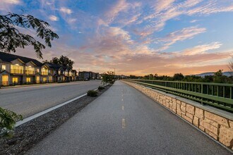 2213 S Federal Way in Boise, ID - Building Photo - Building Photo