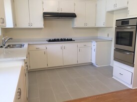 312 E Stocker St, Unit ONE MONTH FREE -2 BEDROOM Apartments