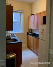 1197 Commonwealth Ave in Boston, MA - Building Photo - Building Photo