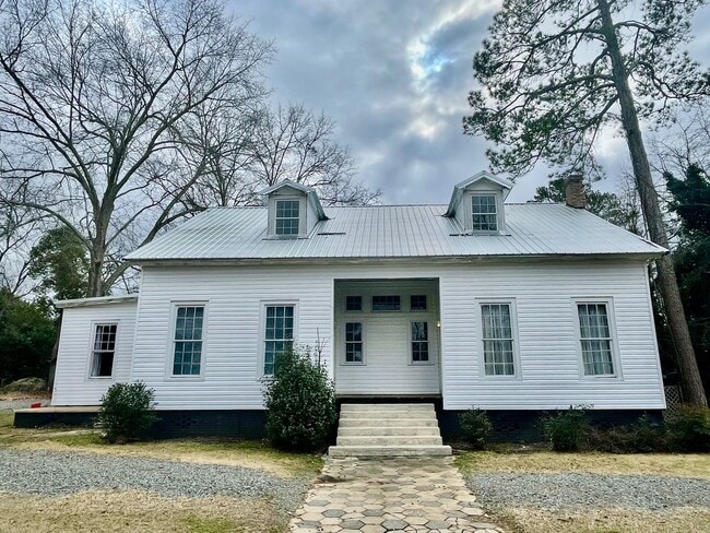 property at 819 E Lee St