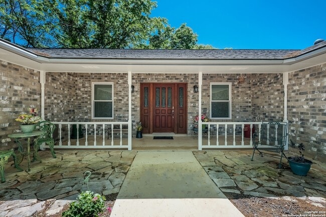 1209 Oak Ln in Hondo, TX - Building Photo - Building Photo