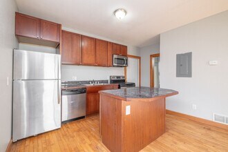 2630 N Bartlett Ave, Unit Lower Rear in Milwaukee, WI - Building Photo - Building Photo