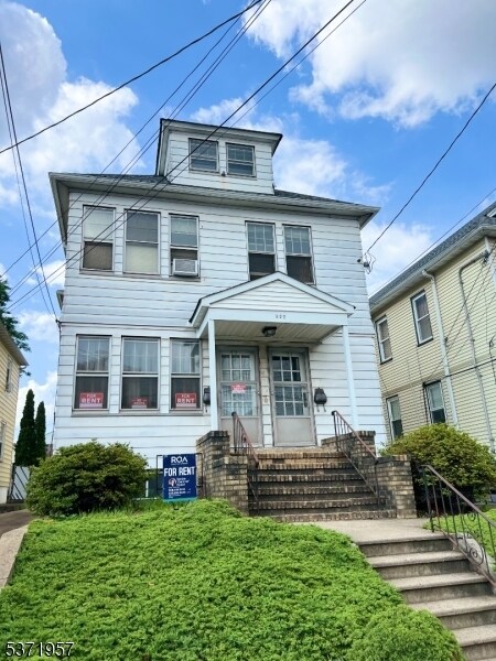 825 Pennington St in Elizabeth, NJ - Building Photo