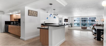 6917 Collins Ave, Unit 808 in Miami, FL - Building Photo - Building Photo