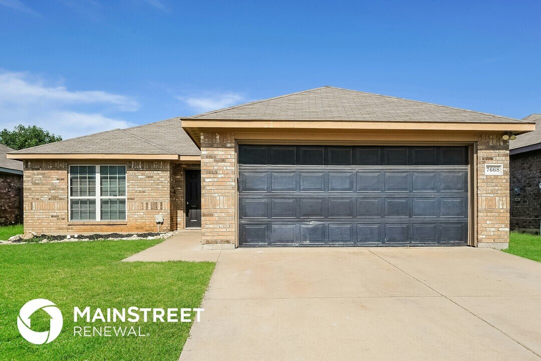 7668 Hollow Point Dr in Fort Worth, TX - Building Photo