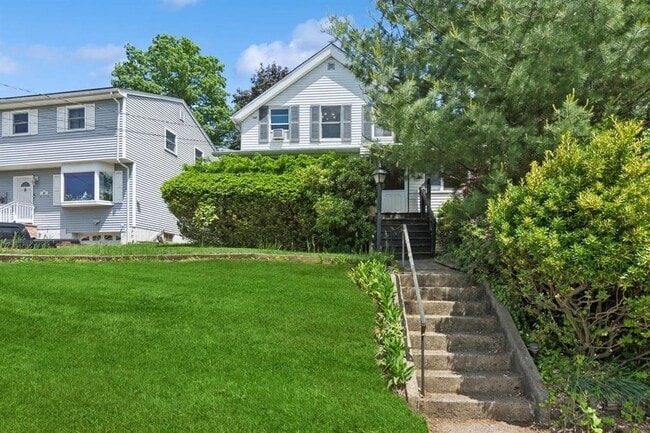 16 Hazel Ave