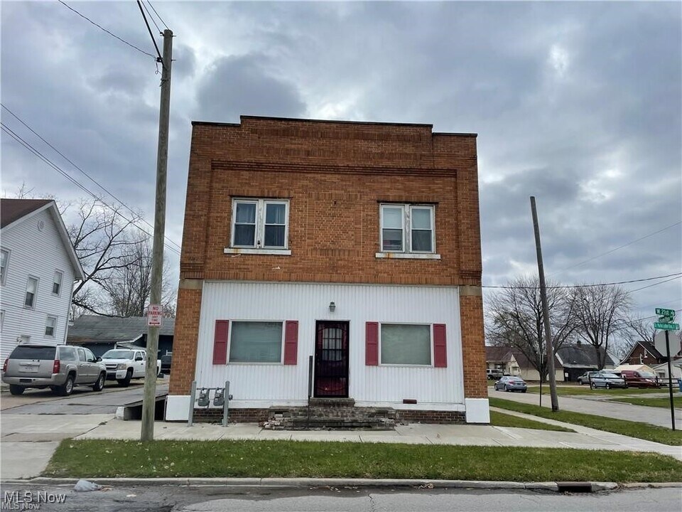 1063 W 21st St in Lorain, OH - Building Photo