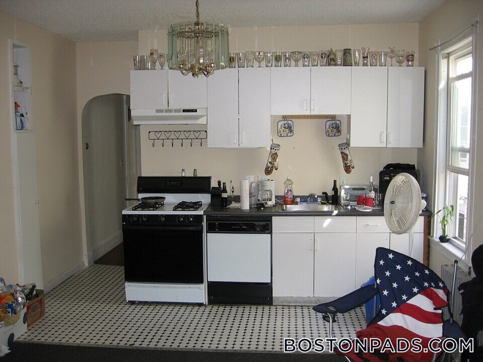 292 Summit Ave in Boston, MA - Building Photo