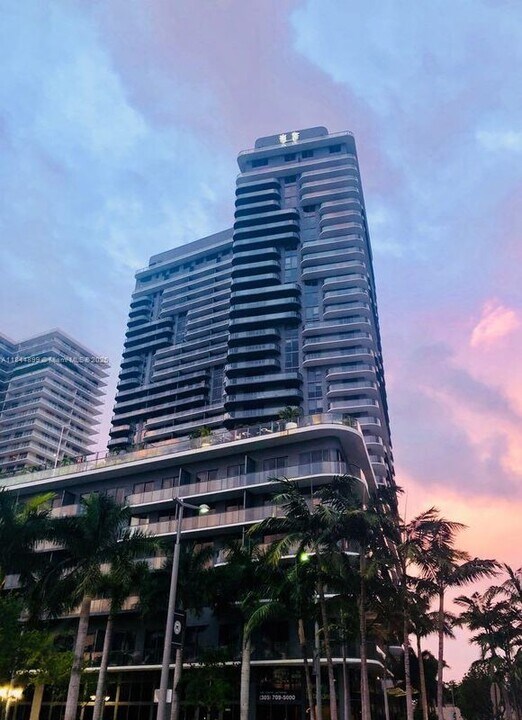 121 NE 34th St in Miami, FL - Building Photo