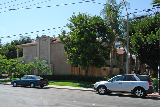 Village Palm Apartments in El Cajon, CA - Foto de edificio - Building Photo