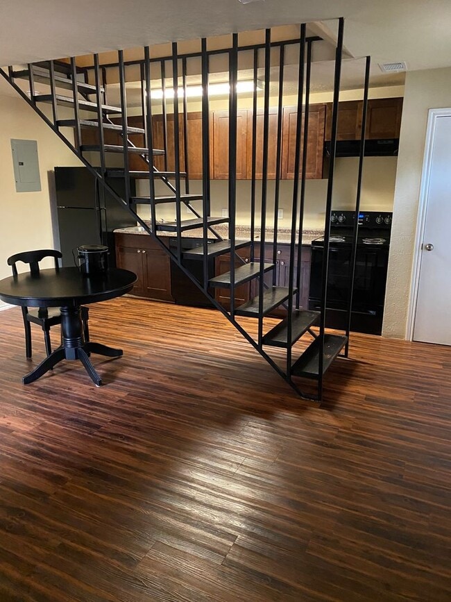 property at 509 S Bowen Rd