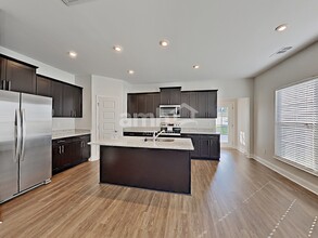 5325 Tupelo St in Nashville, TN - Foto de edificio - Building Photo