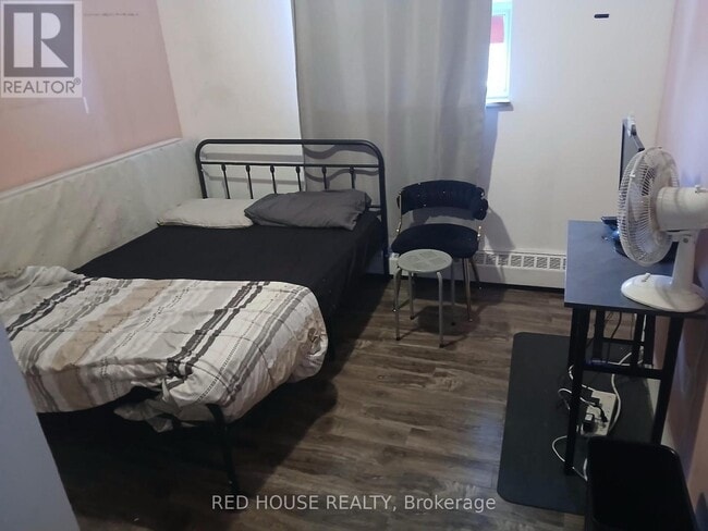 3555 Derry Rd E in Mississauga, ON - Building Photo - Building Photo