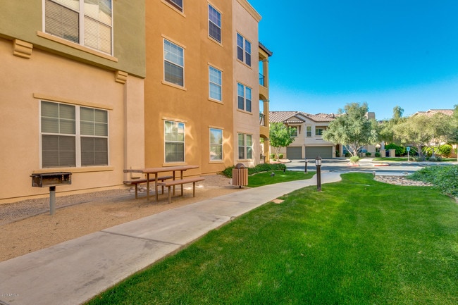 14575 W Mountain View Blvd in Surprise, AZ - Foto de edificio - Building Photo