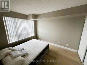 155 Beecroft Rd in Toronto, ON - Building Photo - Building Photo