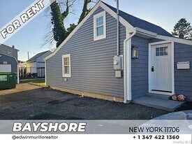 9 Tillie St in Bay Shore, NY - Building Photo