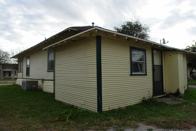 522 Santa Gertrudis St in Kingsville, TX - Building Photo - Building Photo