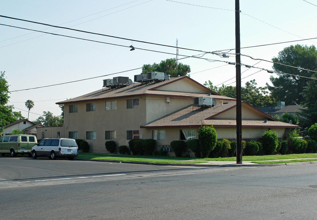 4407 E Olive Ave in Fresno, CA - Building Photo