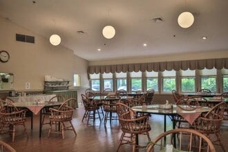Briston Manor West in Bedford, NH - Foto de edificio - Interior Photo