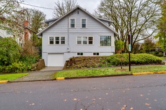 2190 Harris St in Eugene, OR - Building Photo - Building Photo