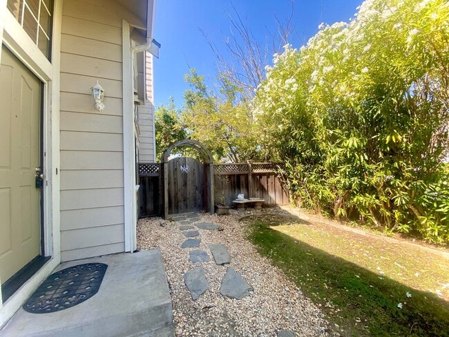 34345 Zircon Terrace in Fremont, CA - Building Photo - Building Photo