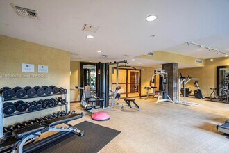 3300 NE 191st St in Aventura, FL - Building Photo - Building Photo
