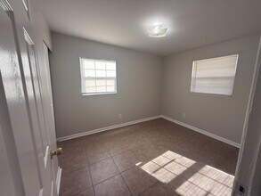 1840 Doyon Ct in Jacksonville, FL - Foto de edificio - Building Photo