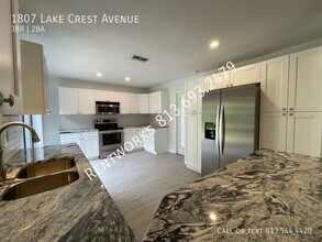 1807 Lakecrest Ave in Brandon, FL - Building Photo - Building Photo