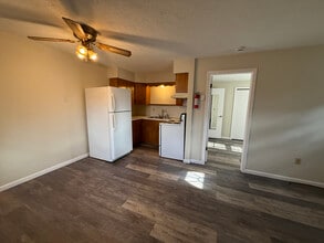 4230 Harmont Ave NE in Canton, OH - Foto de edificio - Building Photo