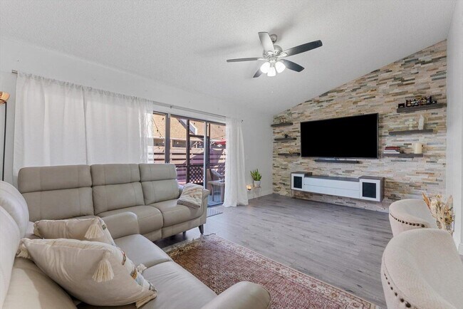 5648 Kimberton Way in Greenacres, FL - Building Photo - Building Photo