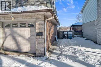 61 Vanier Dr in Guelph, ON - Building Photo - Building Photo