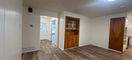 938 Madison St in Silverton, OR - Building Photo - Building Photo