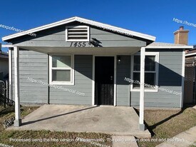 1455 N Holly Ave in Colton, CA - Building Photo