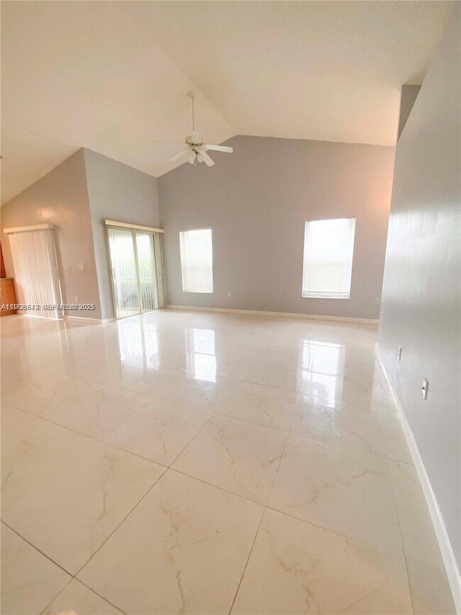 487 SE 20th Dr in Homestead, FL - Building Photo - Building Photo