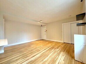 110 Lanark Rd, Unit 8 in Boston, MA - Foto de edificio - Building Photo