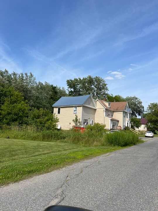 137 West St, Unit Unit#137 in Pittsfield, ME - Building Photo
