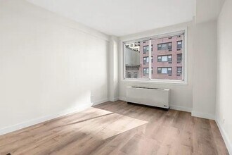 340 E 51st St in New York, NY - Building Photo - Building Photo