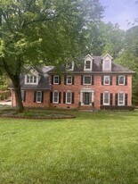 871 Cedar Trce SW in Lilburn, GA - Building Photo