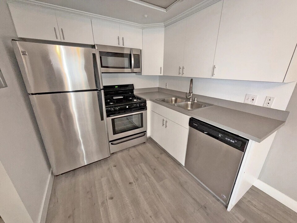 1270 Stoner Ave in Los Angeles, CA - Building Photo