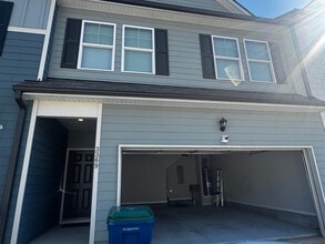 Room in Townhome on The Way Pl in Atlanta, GA - Building Photo - Building Photo