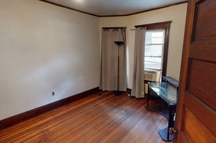 24 Dearborn Rd, Unit Prime location Tufts Housing June 2027 in Somerville, MA - Building Photo