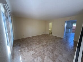 15346 Bellflower Blvd in Bellflower, CA - Building Photo - Building Photo