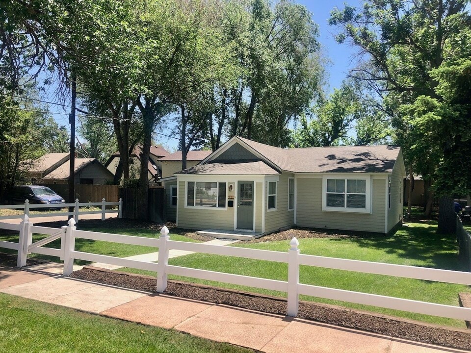 311 W Willamette Ave in Colorado Springs, CO - Building Photo